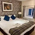 Kings Arms Hotel *