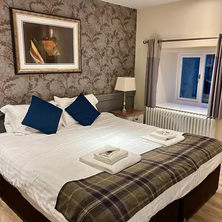 Kings Arms Hotel *